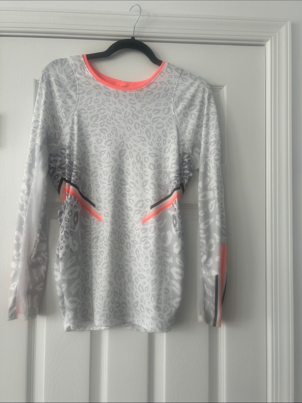 Lucky in Love Long-Sleeve Performance TOP in Light Gray with Coral Accent